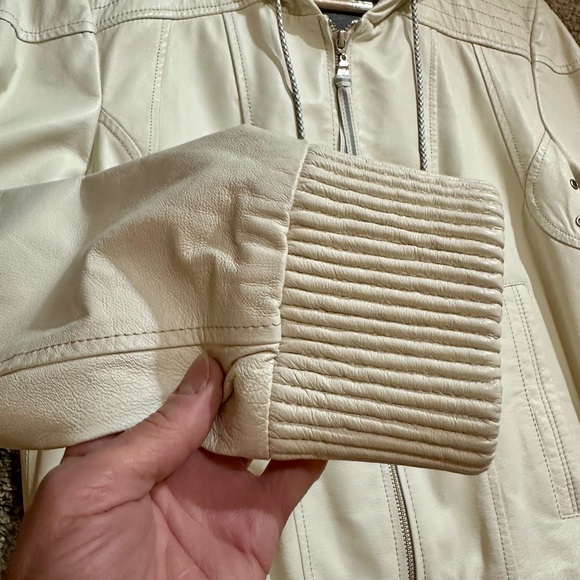Wilson's Genuine White Leather Hoodie Jacket Woman's Size Large Zipper Front - Picture 8 of 16